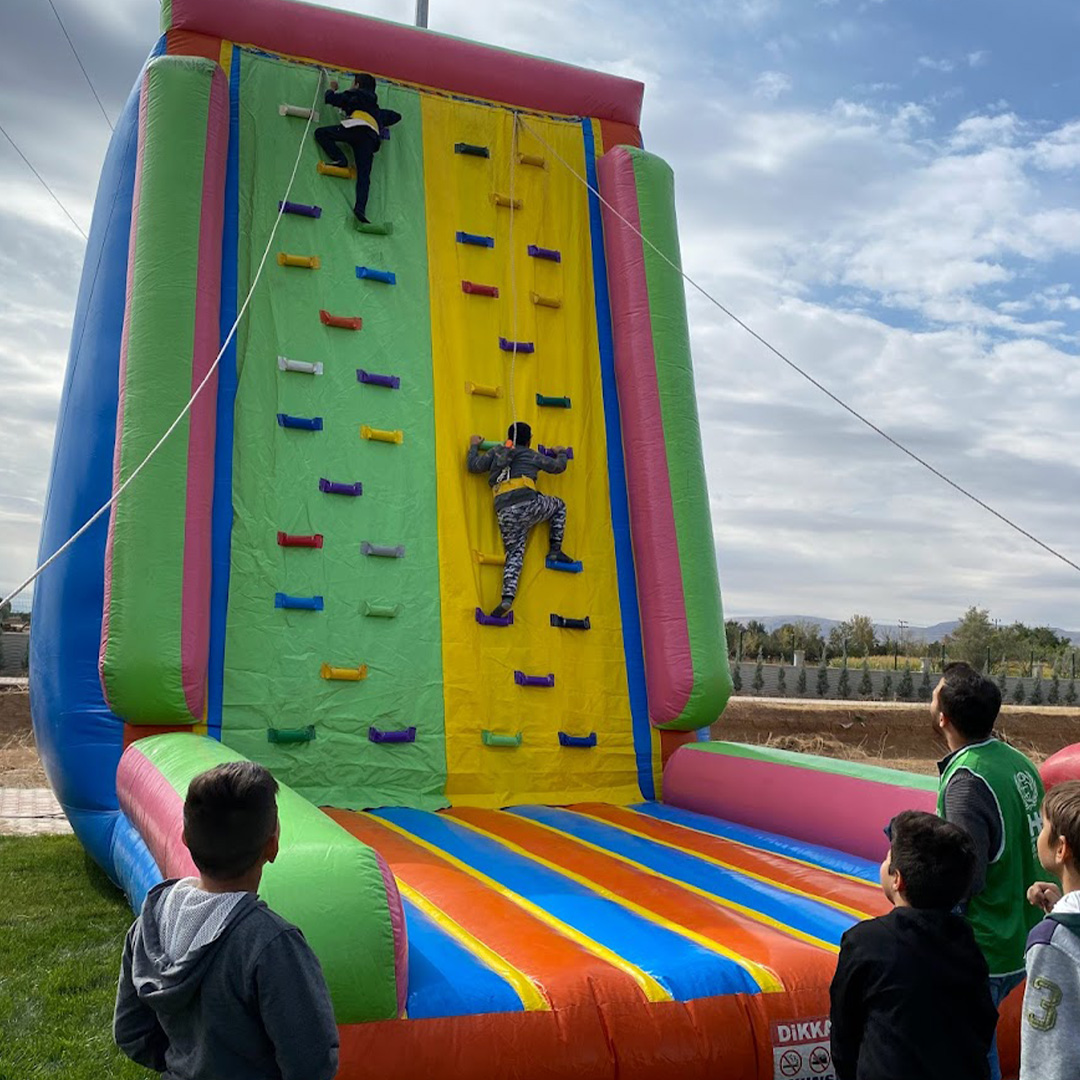 Yetişkin Şişme Oyun Grupları